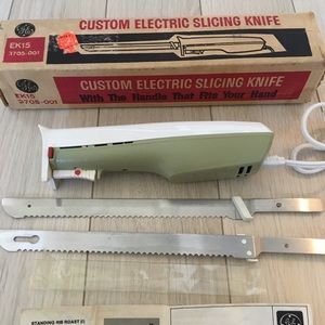 SOLD. Vintage MCM Electric Carving Knife by General Electric. Made in USA.